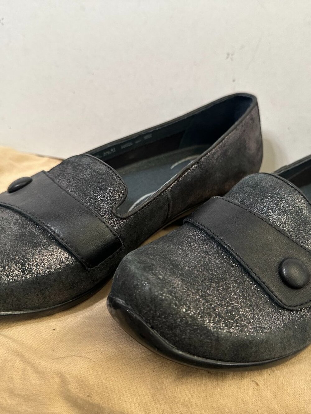 Dansko Metallic Graphite Leather Button Loafer Flats Size 41 Rocker Sole Comfort